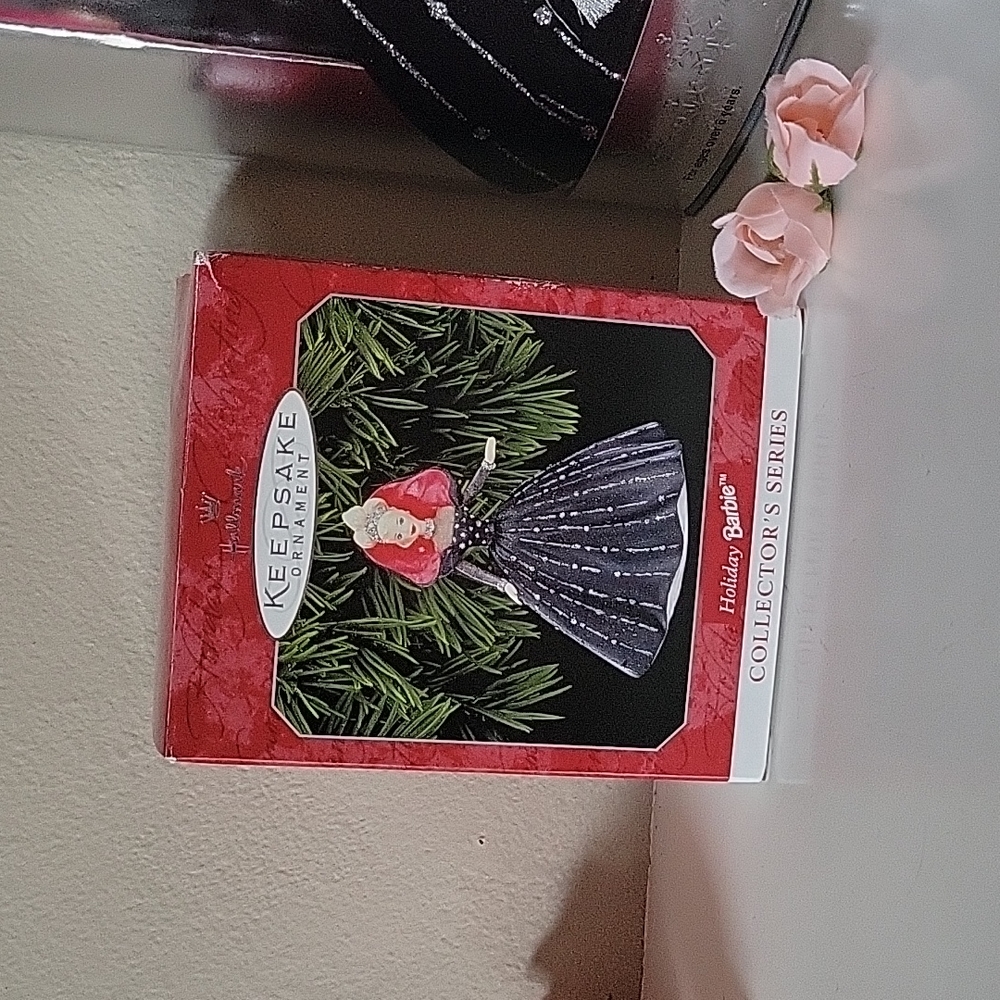 1998 Happy Holidays Barbie Doll  with her Keepsake Ornament - Picture 4 of 7